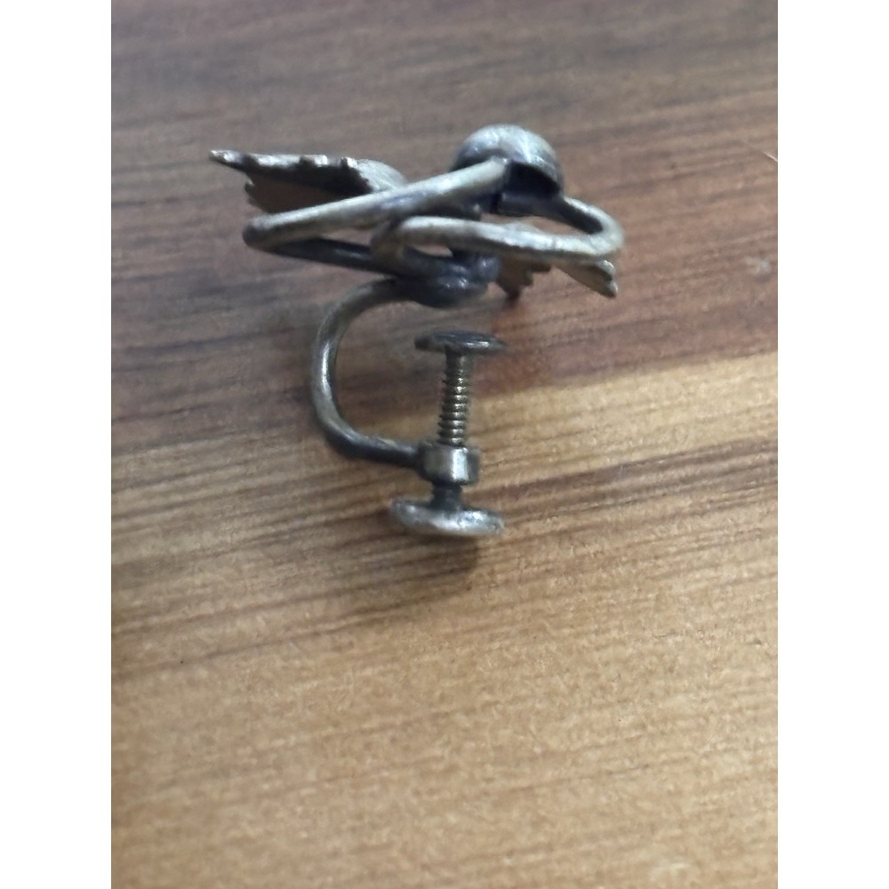 Vintage Sterling Silver Screwback Leaf Earrings - Picture 4 of 9